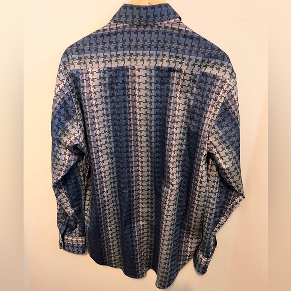 Robert Graham - Men’s Medium - Blue and White - 100% Cotton - Button Up Shirt - Picture 2 of 16